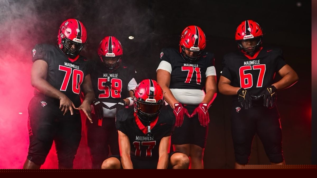High school football player spends an hour practicing with venomous snake in helmet