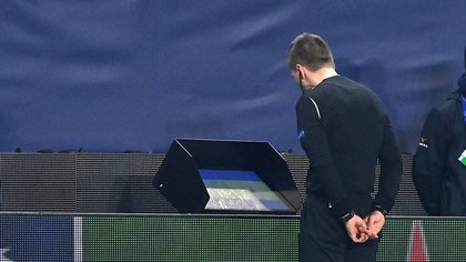 VIDÉO. Quand la VAR est utilisée dans un match pour sensibiliser contre le cancer du sein