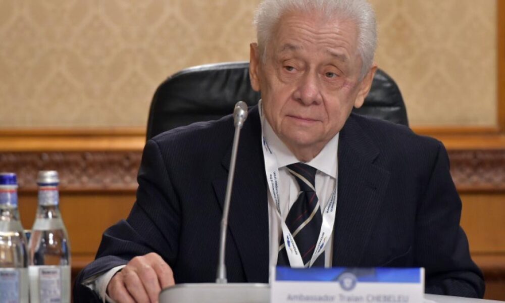 A murit Traian Chebeleu, mâna dreaptă a lui Ion Iliescu și unul dintre cei mai distinși diplomați ai României