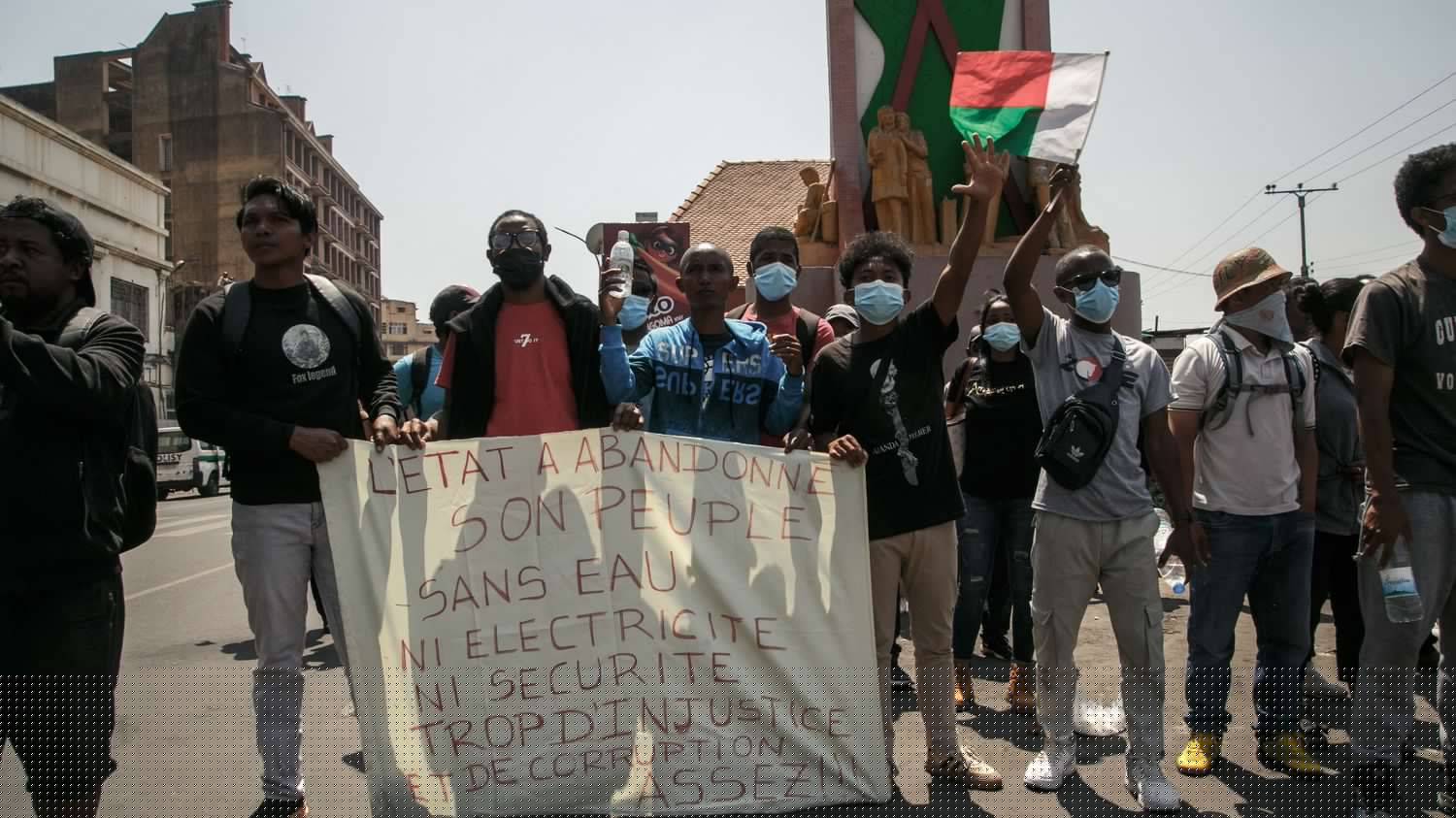 Pillages, répression, couvre-feu... Que se passe-t-il à Madagascar, où des centaines de manifestants protestent depuis deux jours ?