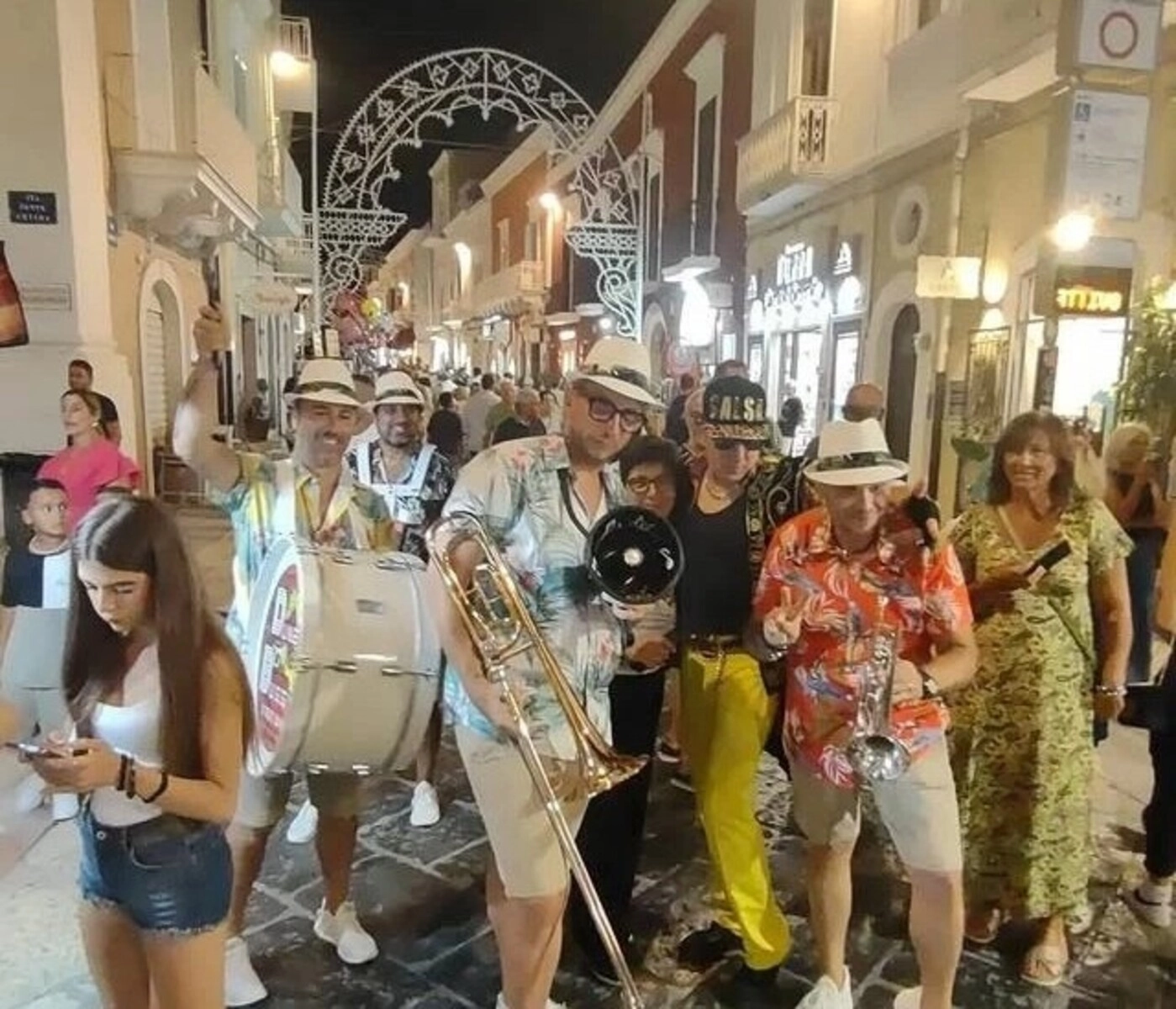 Commenti su Notte Bianca a Manfredonia, questa sera il centro si accende: musica, spettacoli, food e walking tour di Il saggio