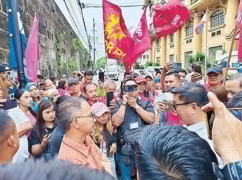 Labor groups protest halt to P85 wage hike