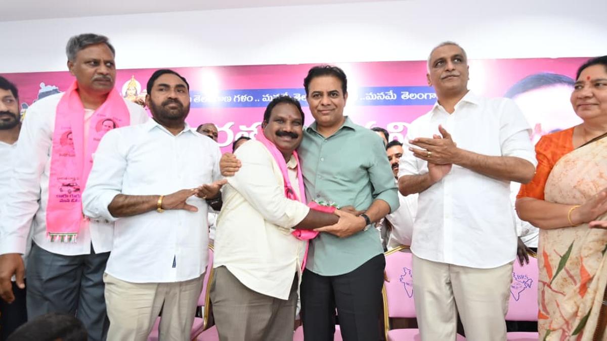 Put up a united front to score big in municipal polls: KTR