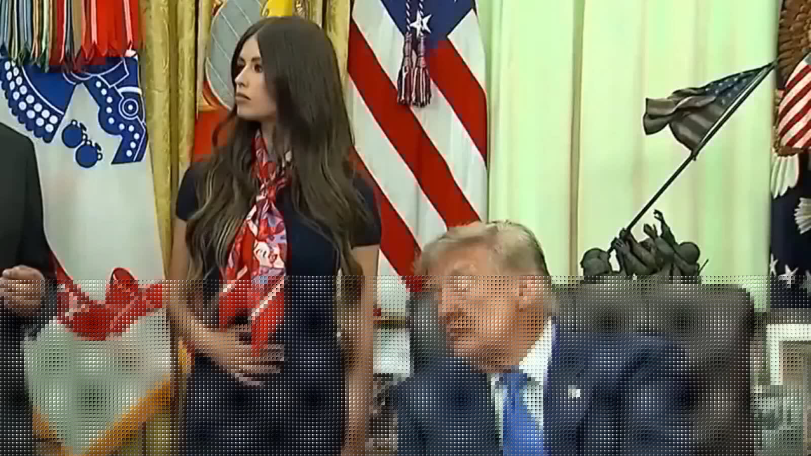 VIDEO Somnul l-a furat pe Trump în cel mai nepotrivit moment. Președintele ar fi adormit fix când se anunțau noile măsuri privind vaccinarea copiilor