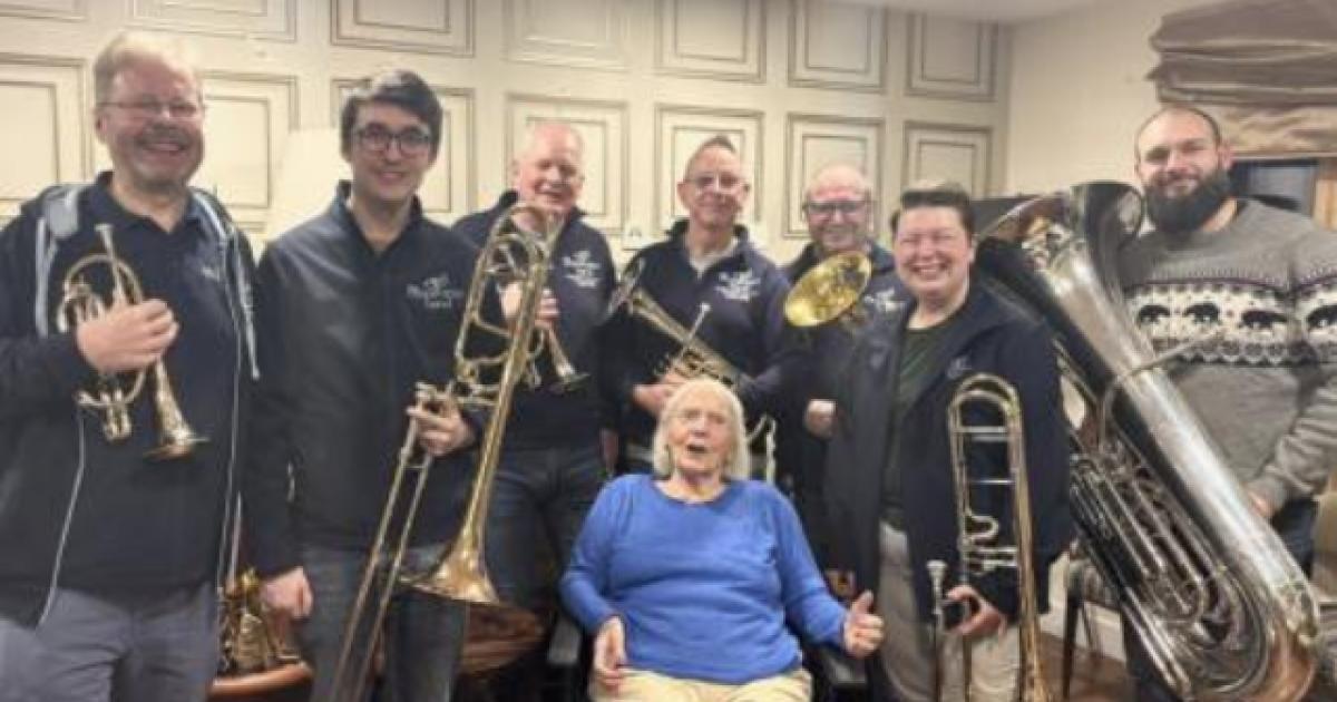 Care home line up huge surprise and family reunion for 90-year-old