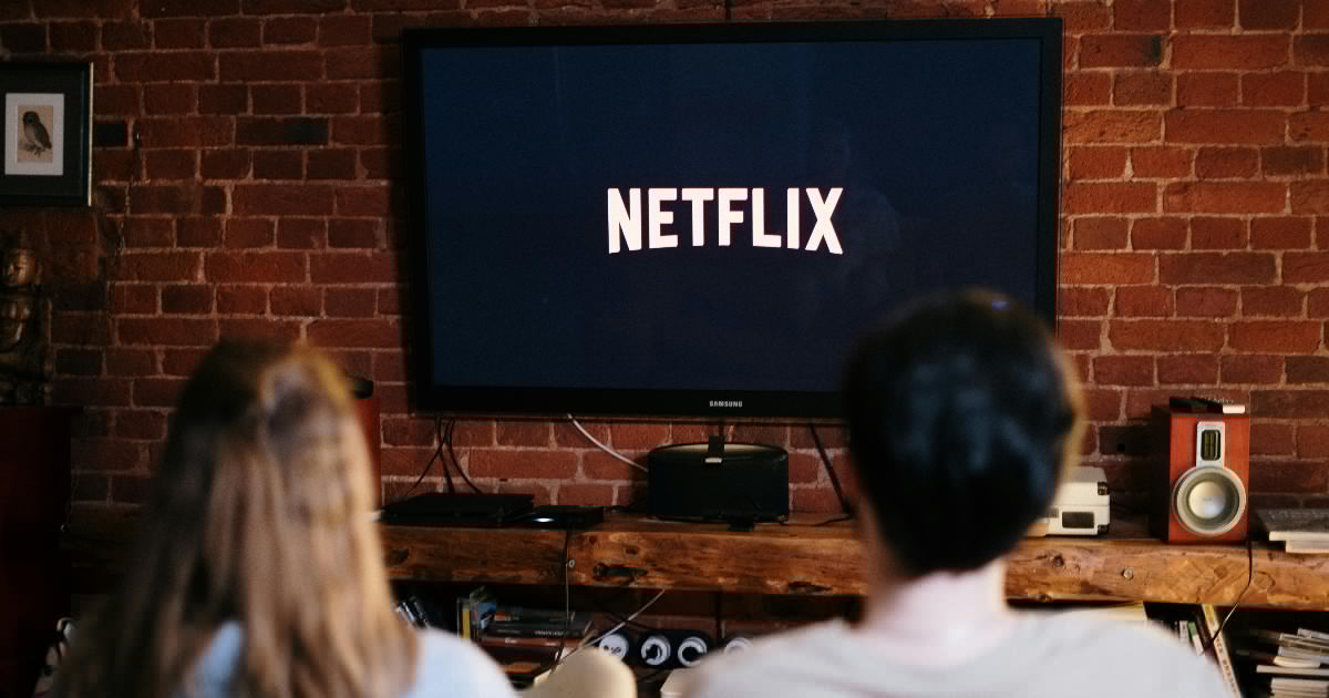 “Netflix ha distrutto l’esclusività del film e compromesso la commerciabilità”: giallo su “Fortitude” con Nicolas Cage. L’azienda “contesta qualsiasi responsabilità”