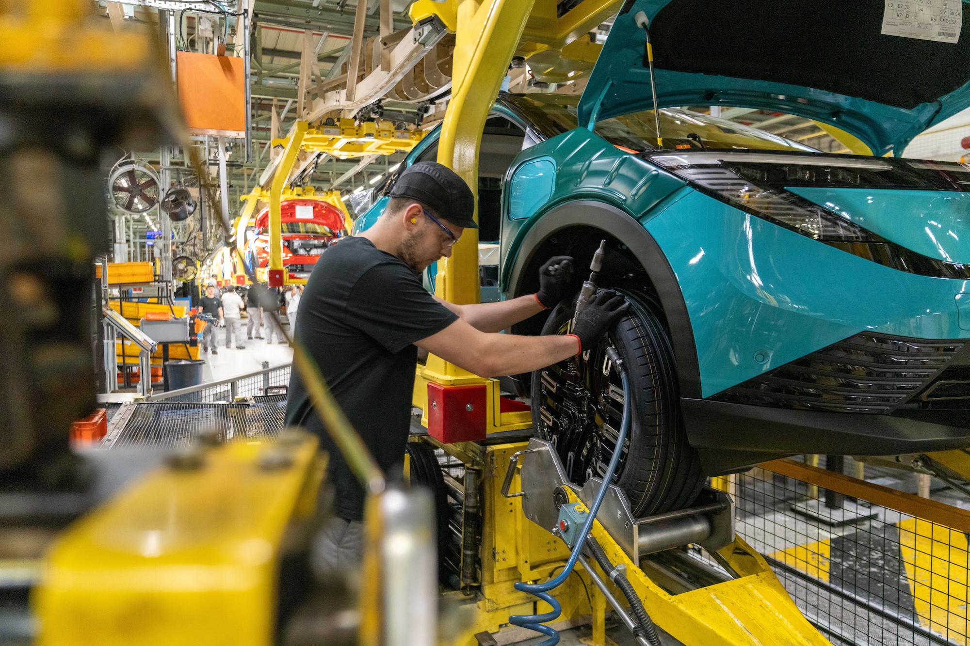 Toughest year for UK vehicle manufacturing in a generation as production slips 15%