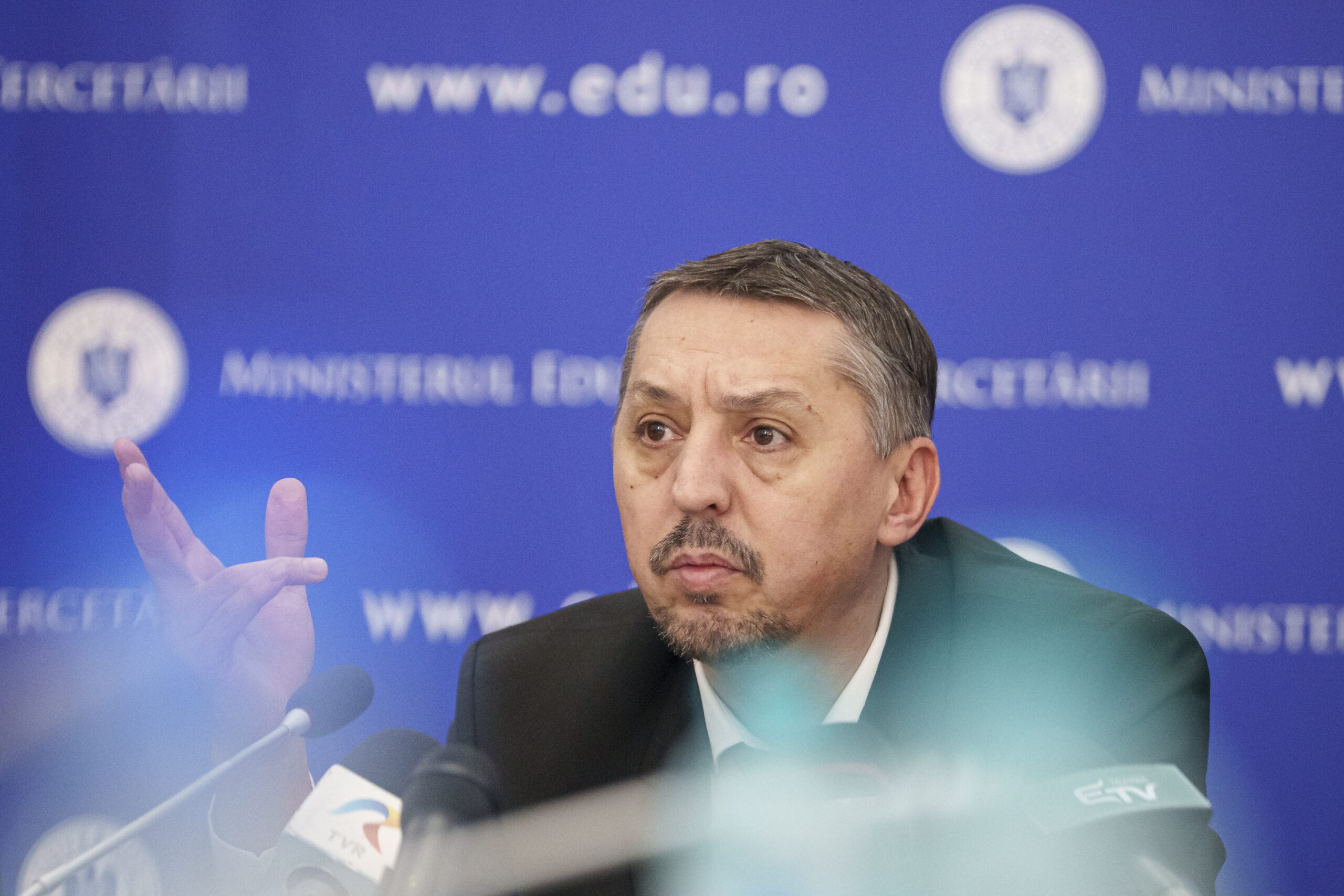 Ministerul Educaţiei vine cu precizări privind numărul total de posturi în anul şcolar curent: Nu au fost anulate posturi de titulari