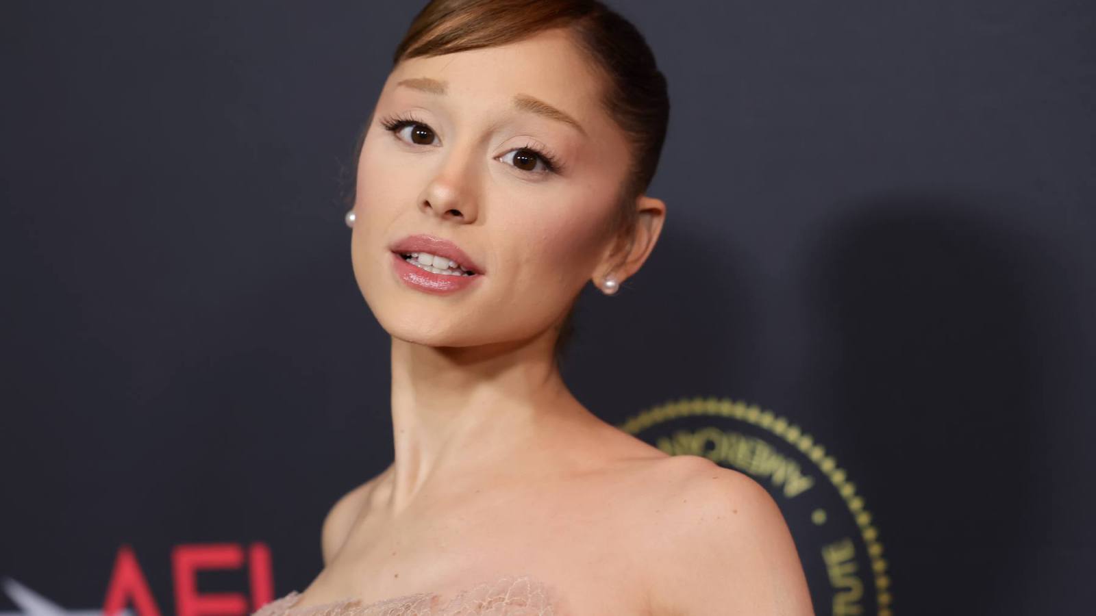 Ariana Grande Pauses Show to Address Break From Public Eye: ‘I Wanted to Speak to my Fans Directly’