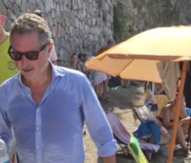 #PoliticaLavoro #Castellammare - Nuovo tour di Borrelli a Pozzano: riflettori sull’accesso alla spiaggia