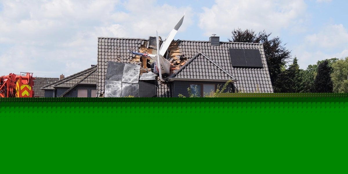 Två döda när plan kraschade i villa i Tyskland