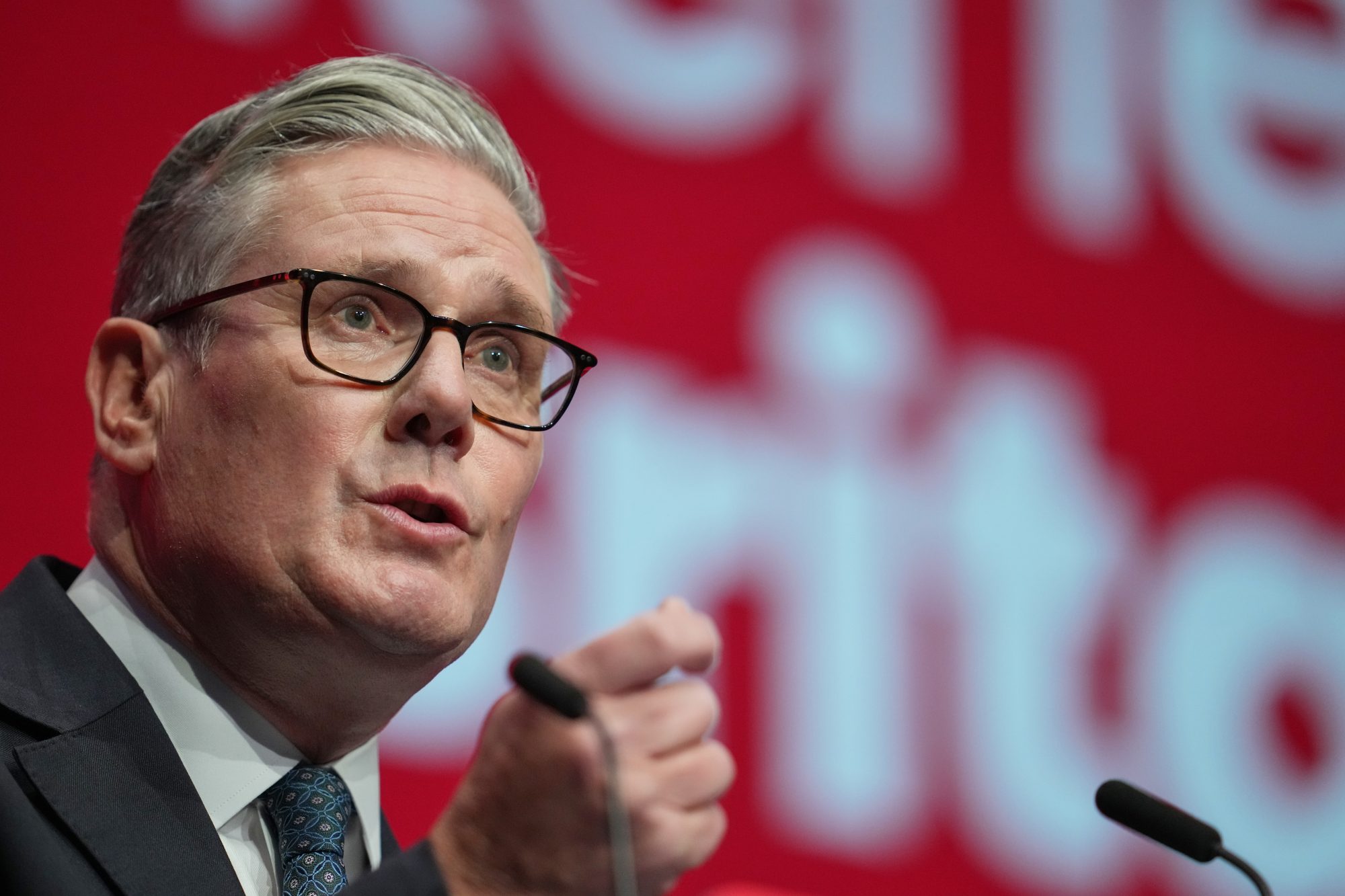 Starmer bashes Farage as he tries to reassure voters in speech