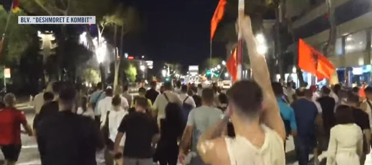 Dorëheqja e Ramës e panegociueshme! 4 orë revoltë/ Mbyllet dita e 70-të e protestave kundër klasës politike: Nesër më shumë!