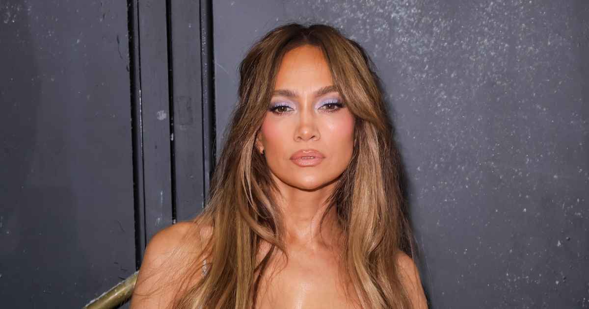 Jennifer Lopez Flaunts Chiseled Abs in a Bra and Underwear: 'Leo Season'