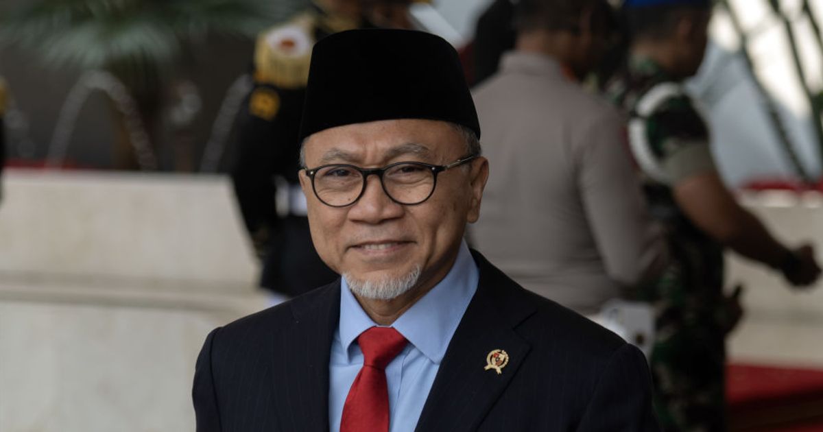 Top foreign minister causes uproar after claiming work stress 'turns people gay'