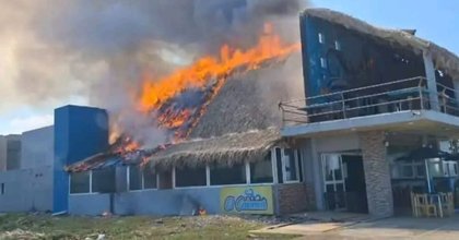 Incendian restaurante ‘El Calamar’ con bombas molotov: Mafia Veracruzana se adjudica ataque con narcomanta