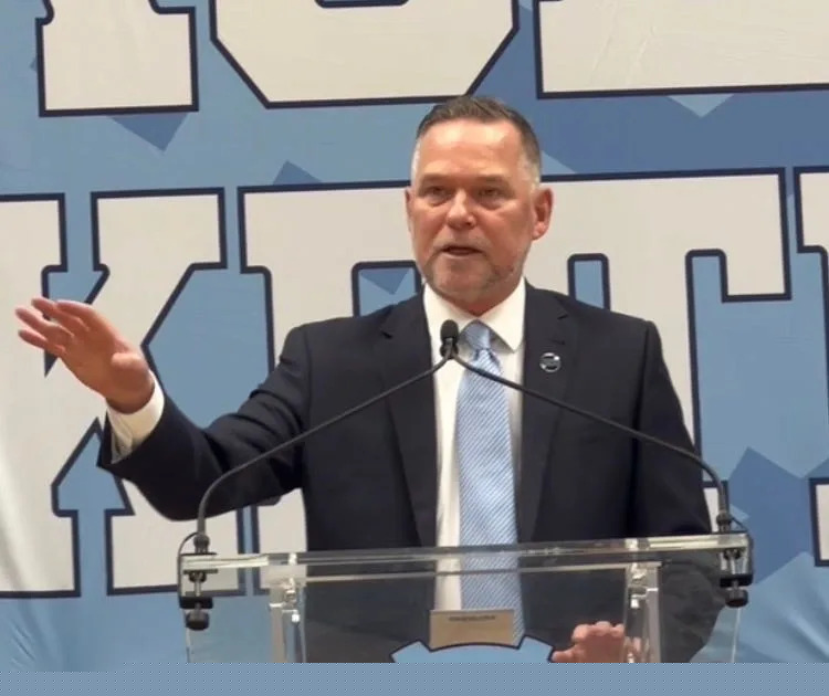 UNC basketball coach Michael Malone doing opposite of Hubert Davis