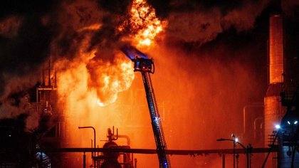 Massive fire erupts at oil refinery near Los Angeles