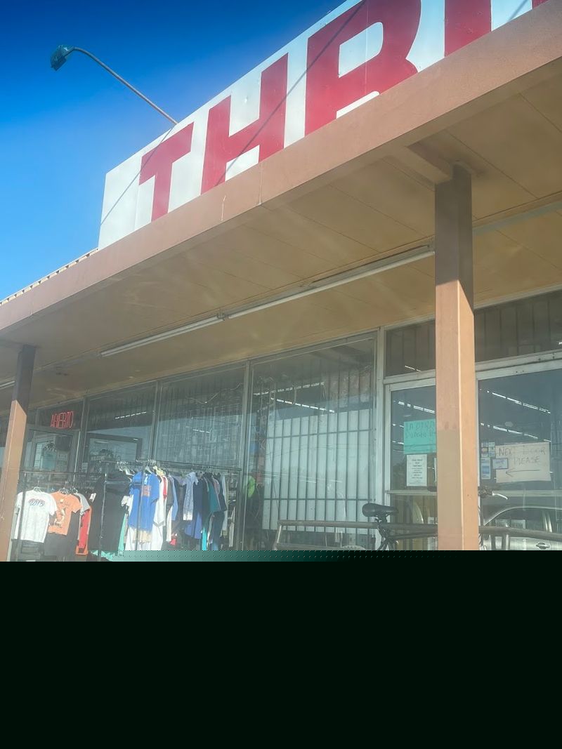 6 Massive Thrift Stores In Illinois Where A Full Day Of Shopping Still Costs Under $30