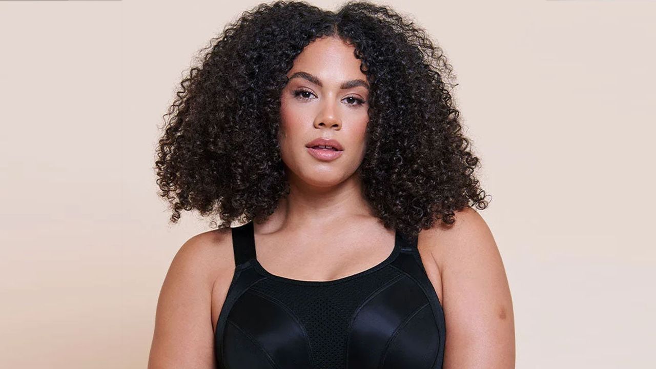 7 Best Sports Bras For Large Boobs, Reviewed