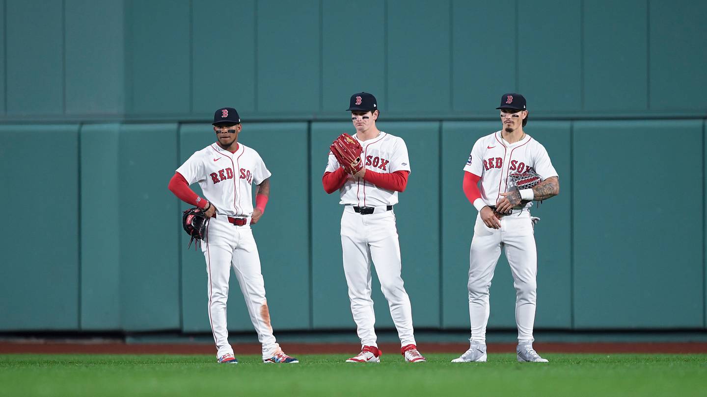2 Red Sox outfielders featured in MLB's Gold Glove Award predictions