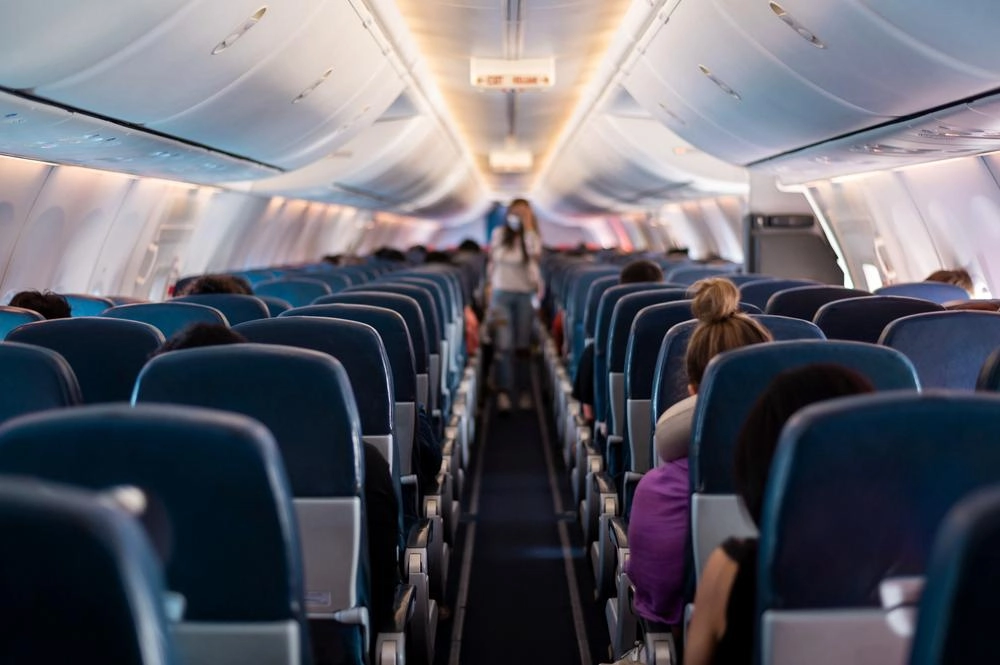 Cât de periculos este aerul pe care îl respirăm în avion. Sunt semnalate tot mai multe scurgeri toxice în aeronavele de linie