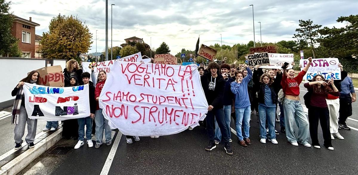 Gli studenti in strada. Battaglia compatta contro il maxi trasloco. Ma il Polo delle arti passa