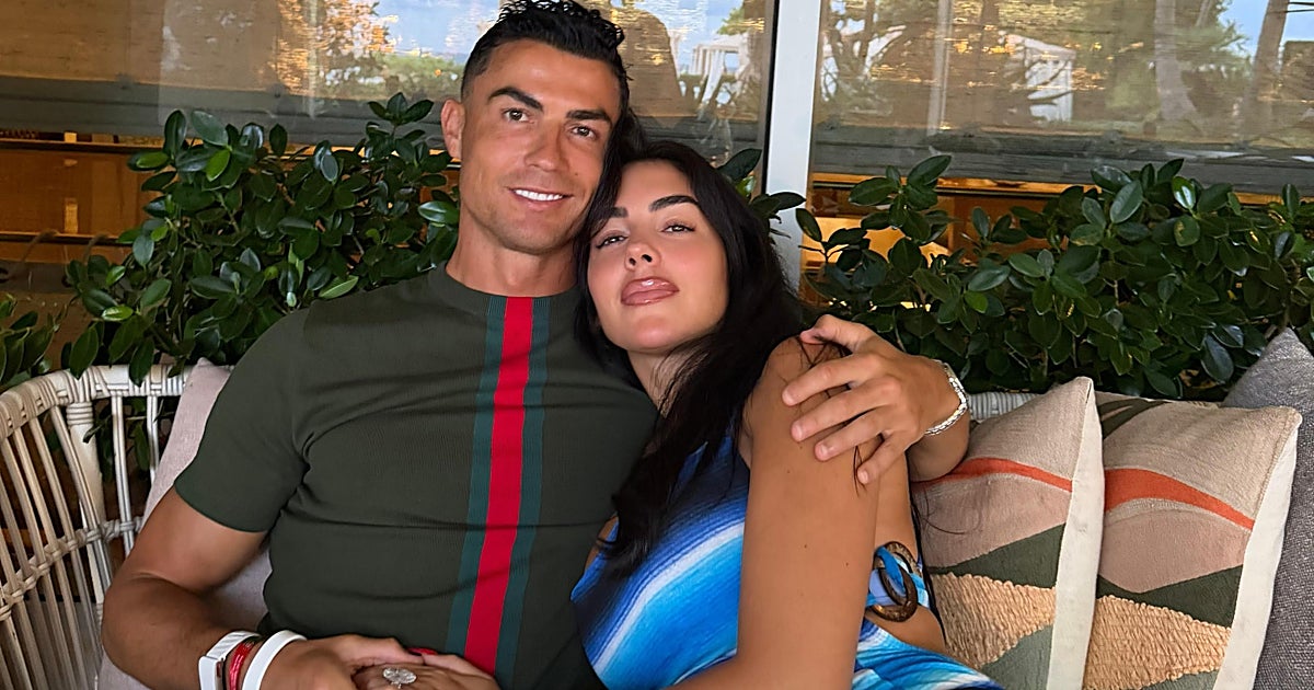 La 'boda' de Cristiano Ronaldo reúne a cientos de personas en Funchal: así reacciona el futbolista mientras siguen las especulaciones
