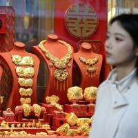 Hongkongers snap up silver as gold becomes 'too expensive'