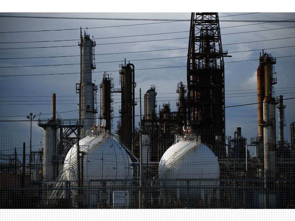Oil Extends Decline on Glut Outlook and Push to End War in Gaza