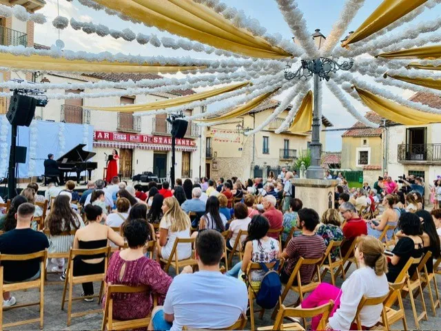 La XIV Feria de Muestras abre con más de 35 puestos de artesanía y alimentación en Prádena