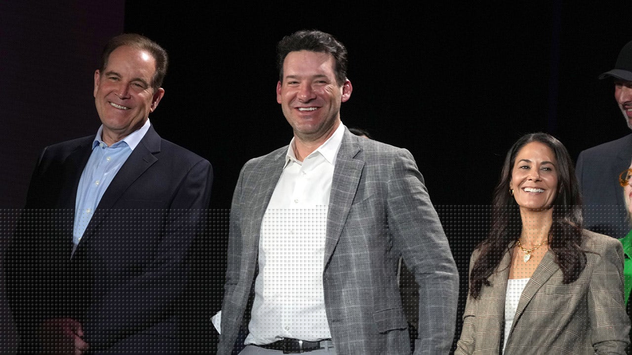 NFL analyst Tony Romo placed on leave by CBS Sports following drunk driving arrest in Wisconsin