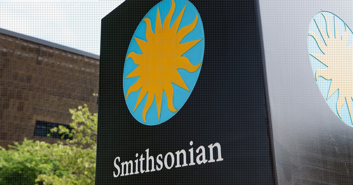 Trump orders warning signs near Smithsonian directing visitors to White House-approved history