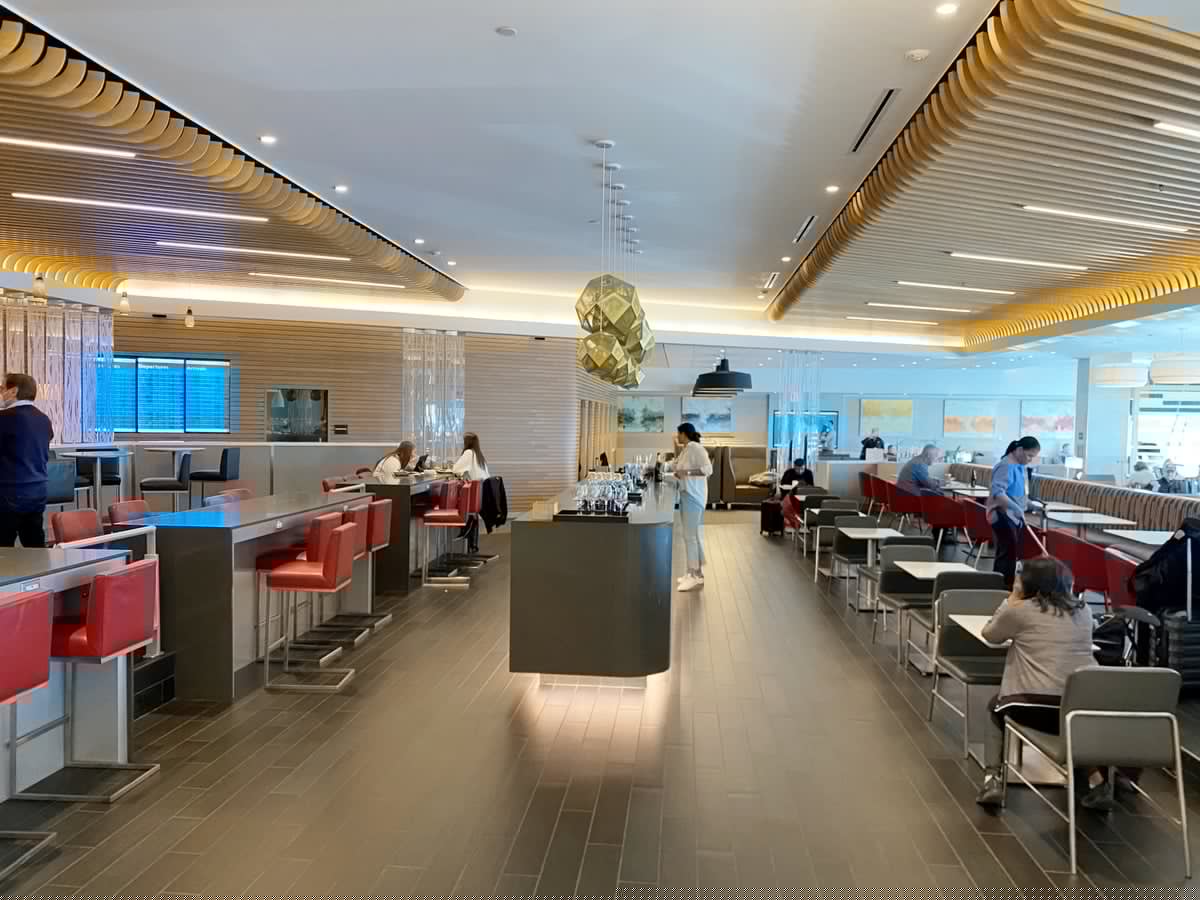 American Airlines and Citi Refresh the AAdvantage Executive Card: Is the $695 Fee Worth It?