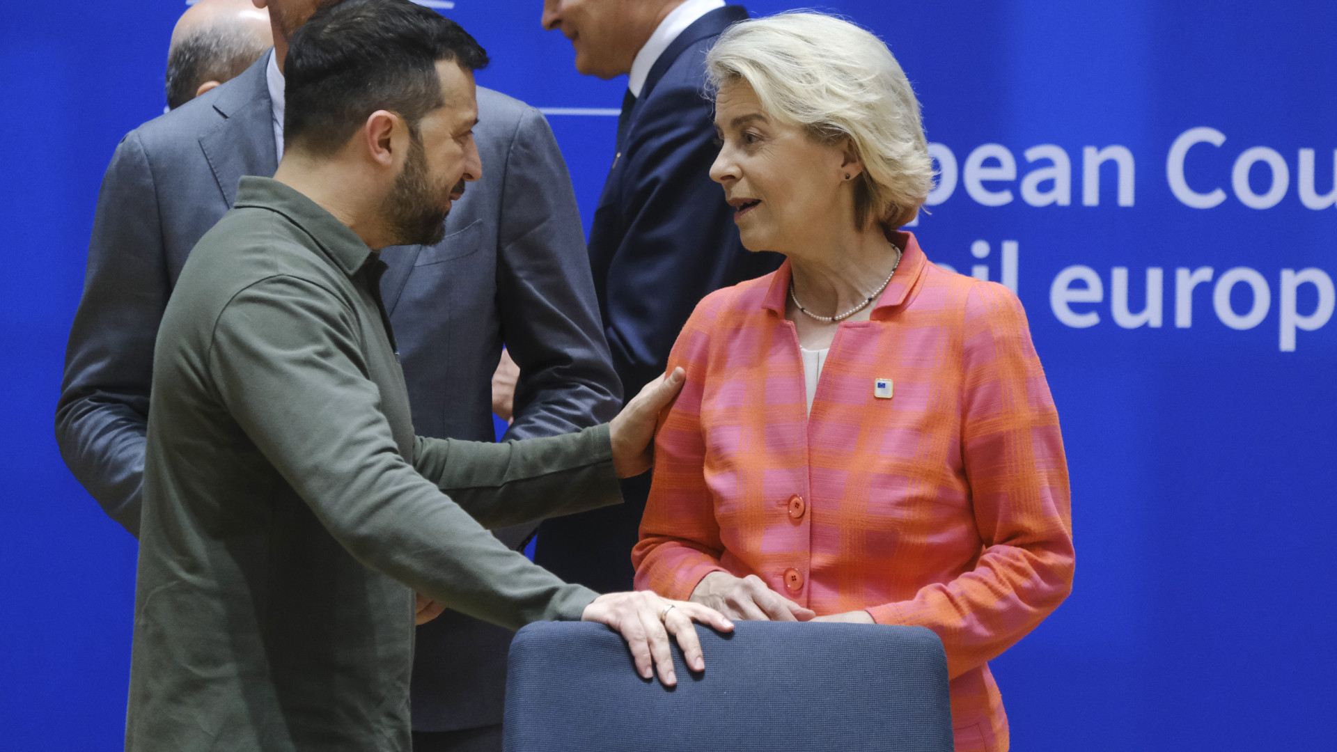 Zelenszkij túlfeszítette a húrt Ursula von der Leyennél, Brüsszel borítja az asztalt