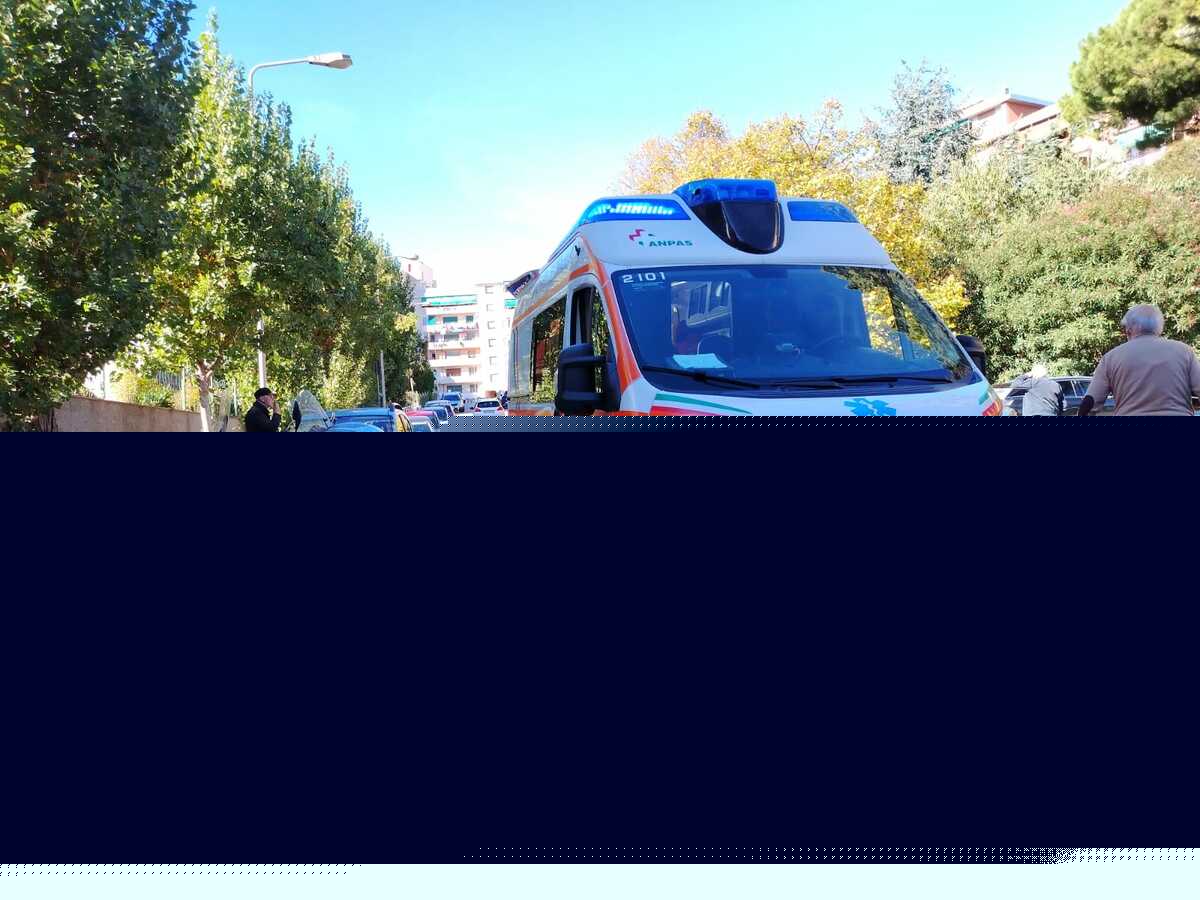 Savona, bimba di due anni morsa da un cane in via Mandorletta: trasportata al San Paolo