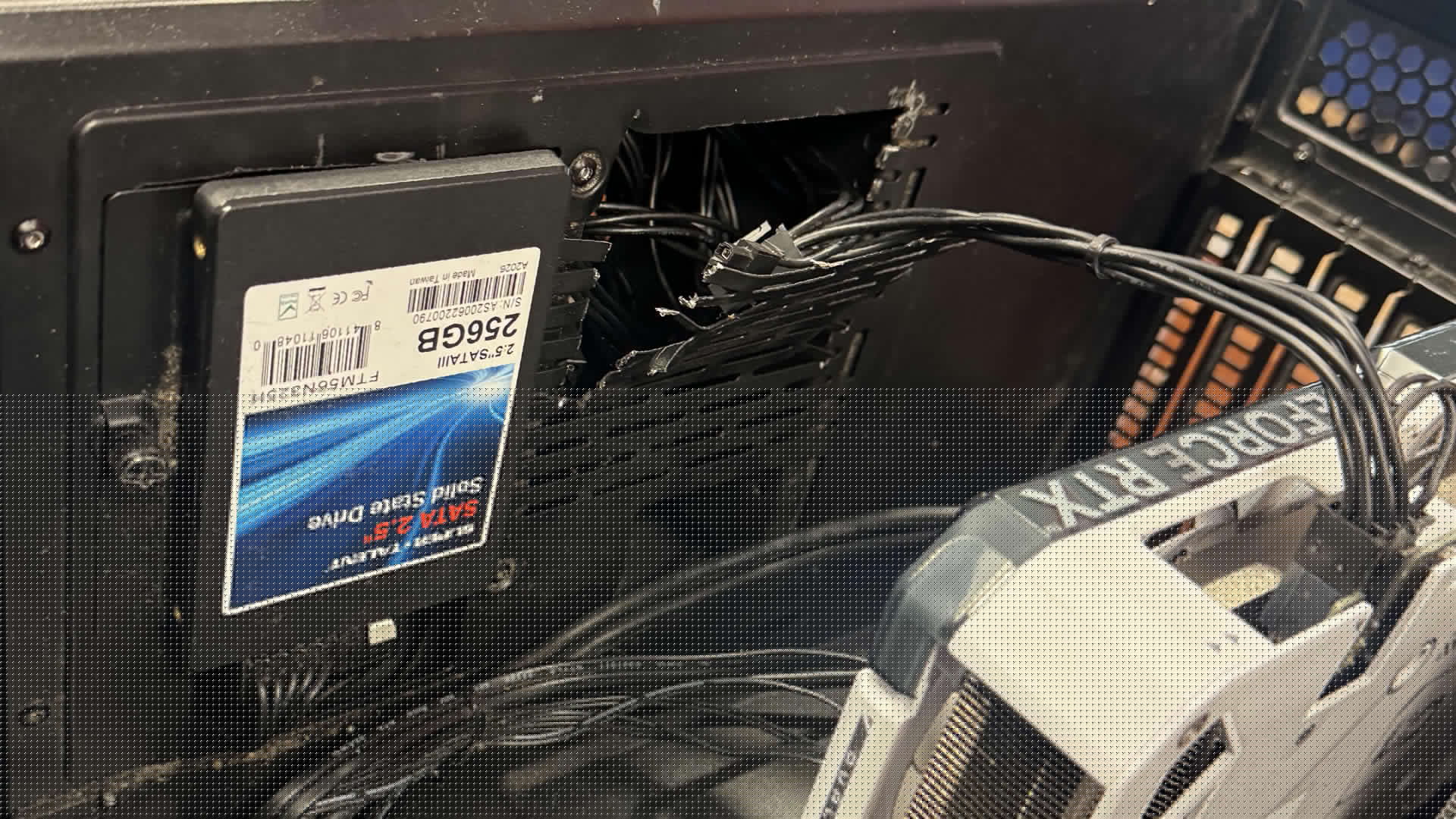Repairer brands customer’s gaming PC a ‘monstrosity’ — skin lacerating cable management technique provokes horror