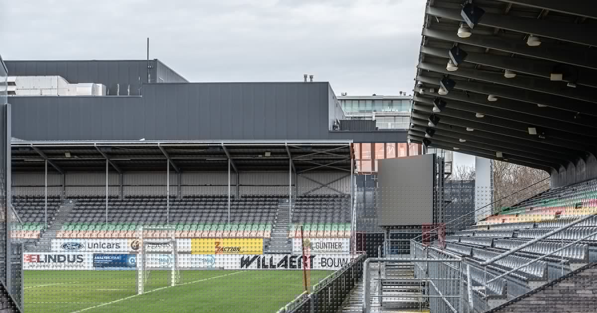 Infrastructures pros, camions-citernes et compensation financière : pour la première fois, l'Union jouera un match européen à Ostende