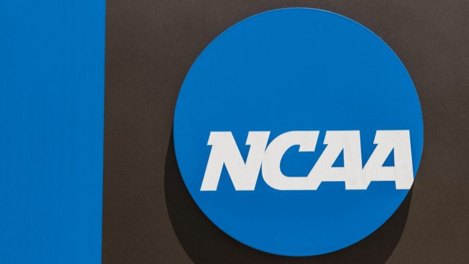 NCAA suspends Tennessee linebacker Arion Carter for 2 games over $427 flight