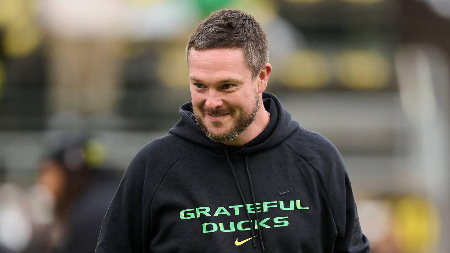 Dan Lanning Doesn't Hold Back on Oregon Offensive Line Rotation