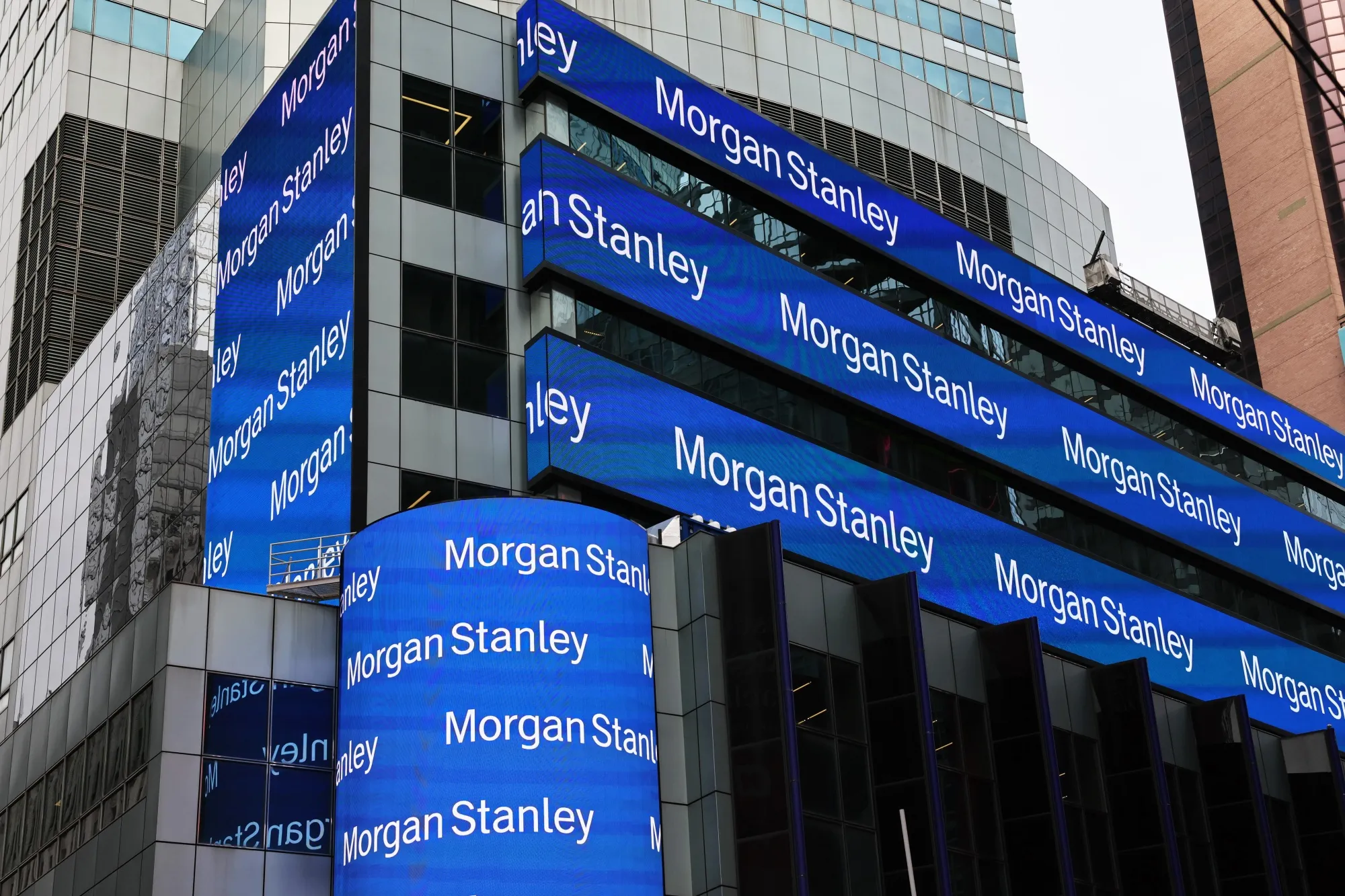 Morgan Stanley Cuts Cruzeiro do Sul Two Notches to Sell