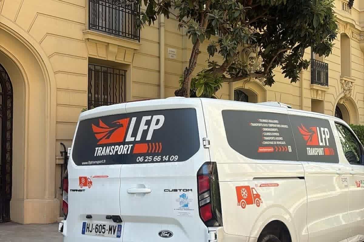 Mécontent de voir une camionnette mal stationnée, il insulte et frappe une jeune livreuse à Nice
