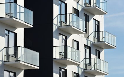 Nabywcy mieszkań będą musieli dodatkowo płacić za balkony i schody?