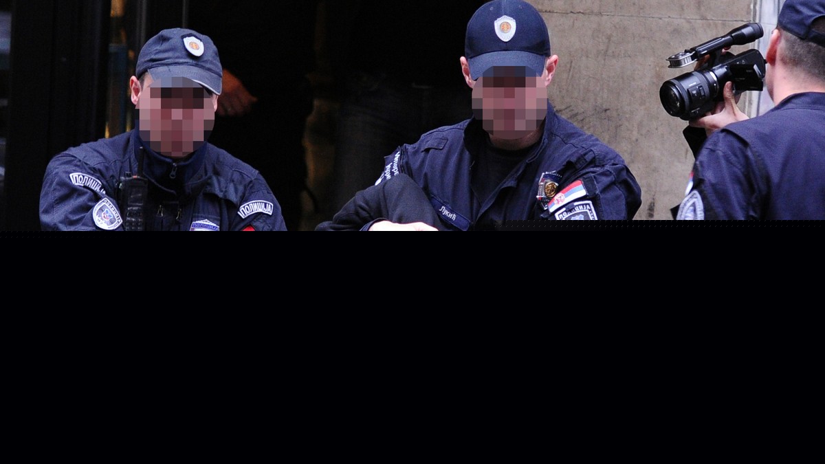 JOŠ JEDAN TINEJDŽER (19) UHAPŠEN ZBOG DROGE! Evo šta je policija zatekla u stanu na Čukarici (FOTO)