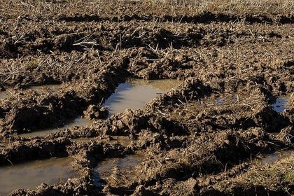 Agrometeorológia: a középső országrészben vontatottan halad a talajok feltöltődése