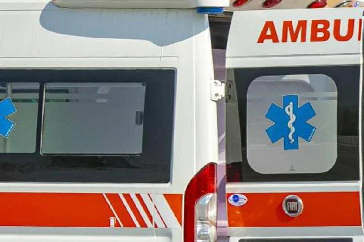 Brescia, donna accoltellata davanti al centro commerciale: fermato un uomo