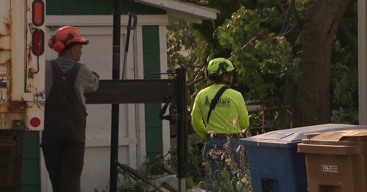 Wisconsin tornado aftermath: Volunteers and cleanup crews helping
