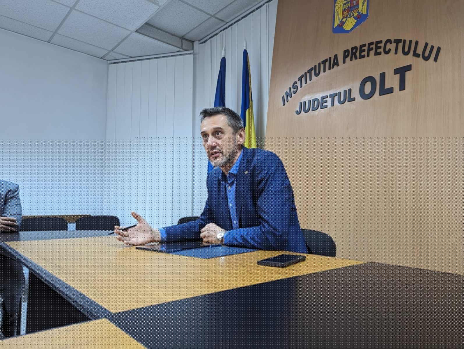 Primarul Slatinei, Mario De Mezzo, a devenit inculpat în dosarul „Cimitirul Strehareți” / Șeful Poliției Locale și trei agenți, puși și ei sub acuzare