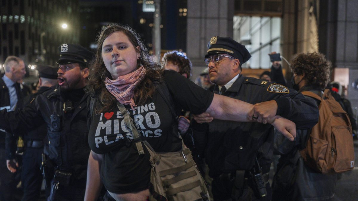 Más de 60 manifestantes fueron arrestados tras protesta contra ICE en lobby del Hotel Hilton en Manhattan