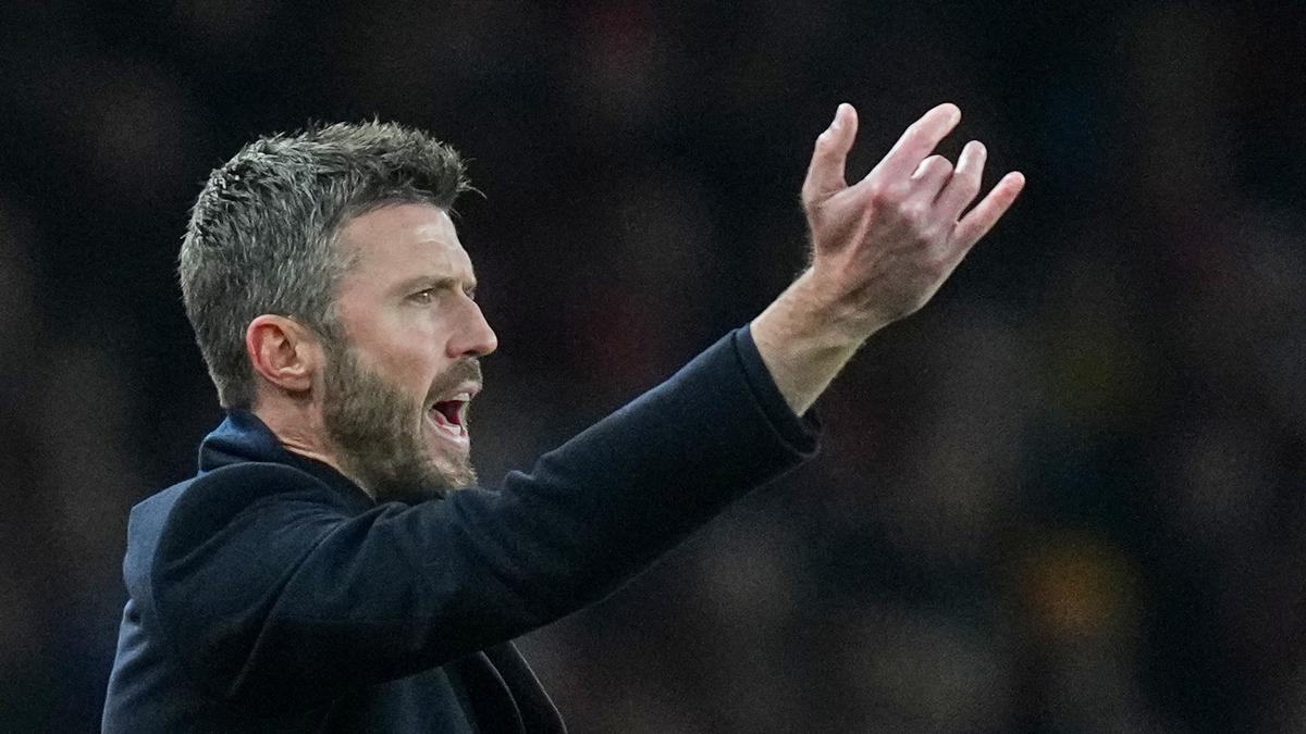 Michael Carrick Ingatkan Man United Tetap Rendah Hati Usai Tumbangkan City dan Arsenal